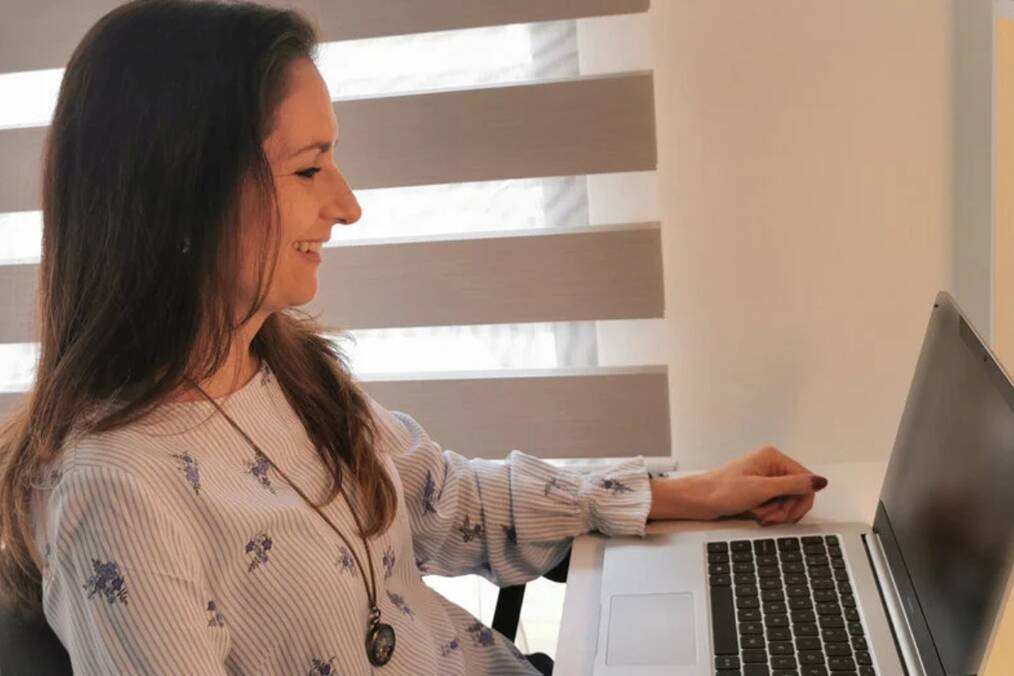 A person using the laptop smiling