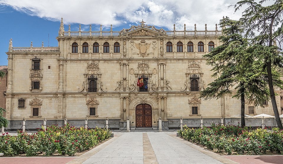 UoA The front of a building at the University of Alcala.