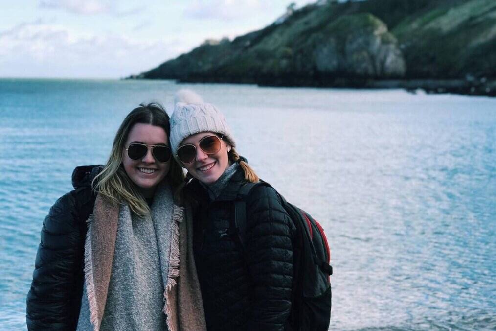 Two friends next to the sea