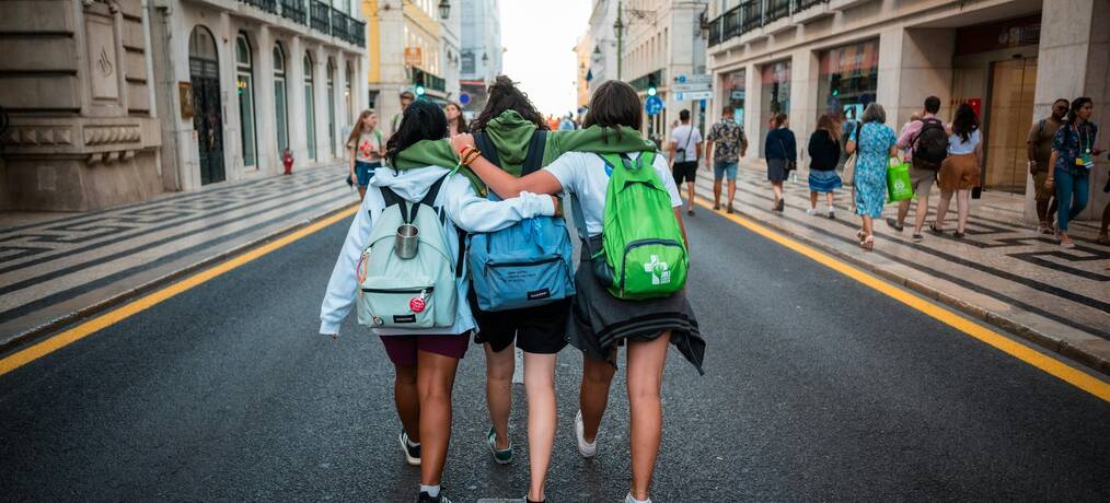 Friends travel together