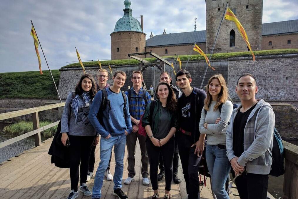 A group of students standing near a Swedish castle