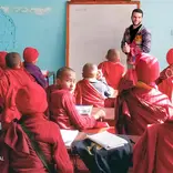 Volunteer NEPAL Teaching in School Monastery Women Center