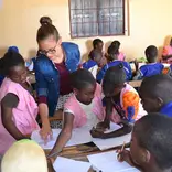 Volunteers Kenya- Volunteer teaching