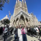 Two study abroad students in front of the Basílica de la Sagrada Família in Barcelona, Spain
