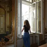 A student in the IES Vienna building.