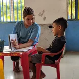 Volunteer working with a child in Costa Rica