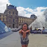 student at louvre
