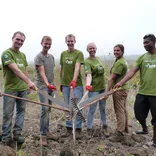 Projects Abroad Volunteers Work Hard on the Galapagos Islands 