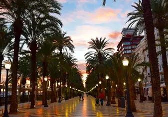 La Explanada: The main shopping/eating strip in Alicante