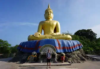 Meeting the big buddha