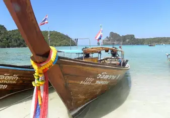 Explore Thailand while teaching abroad