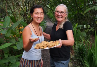 Volunteer and local Ecuadorian