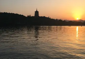 Sunset during spring break in Hangzhou