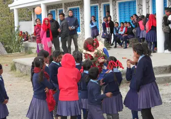 Farewell ceremony at the school 