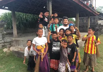 cleaning a local bali temple with children of the program