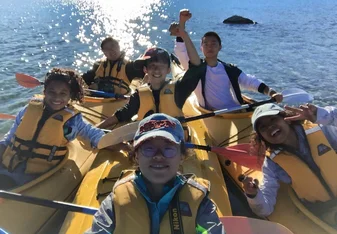 Kayaking with others LU English Language School' s students
