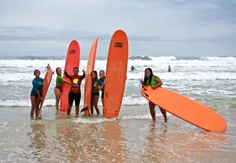 surfing class, surfers