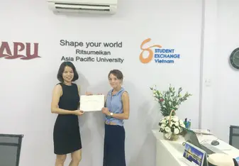 Receive certificate of achievement at SE Vietnam Office 