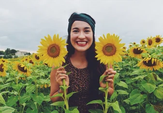 girl with sunflowers