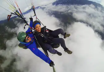 tandem skydivers