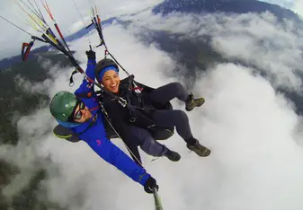 tandem skydivers