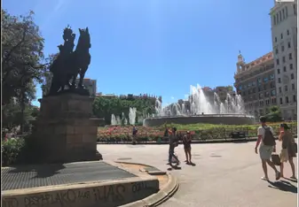 statue in Barcelona