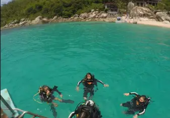 group diving in Thailand