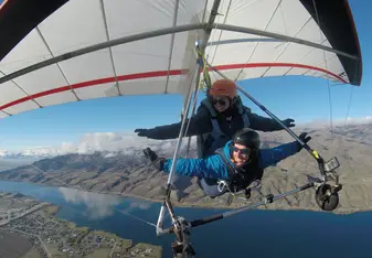 Hang gliding in Queenstown 