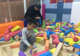 aupairing = playing 