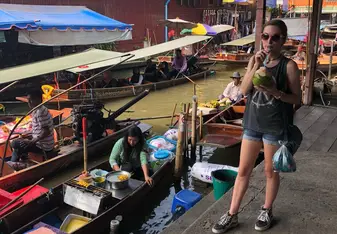the floating markets in Thiland