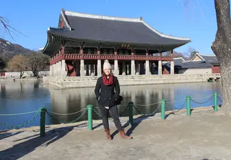 woman at Gyeongbokgung in Seoul