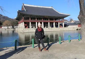 woman at Gyeongbokgung in Seoul