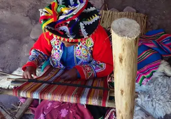 Peruvian weaving demonstration in Cusco