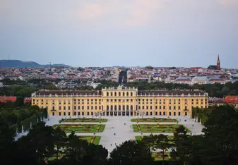 Schloss Schoenbrunn- Summer