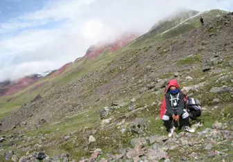 Rubendario sits on a rock