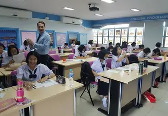 Teaching in Thailand M1
