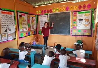 Teaching english at 5-6 years old kids