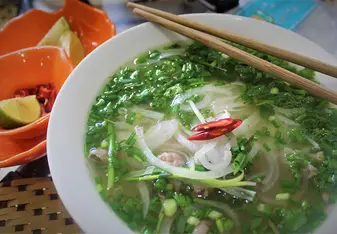 A bowl of delicious Vietnamese pho. 