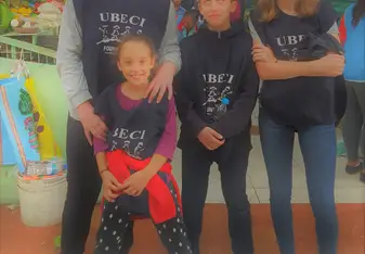 Volunteer kids.