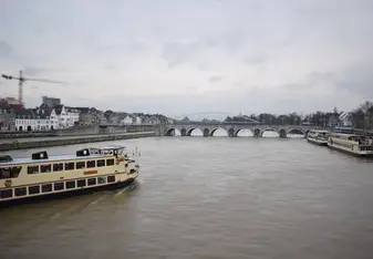 River Maas and Sint Servaasbrug in winter, taken from Wilhelminabrug bridge