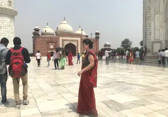 Sari volunteer Agra Taj Mahal 