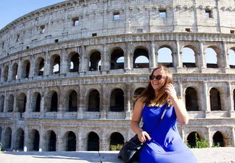 Woman posing at a famous tourist spot.
