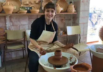 My English coordinator hooked me up with my passion: Pottery!!