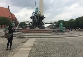 Taking photo of Neptunbrunnen