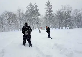 It’s snowing 