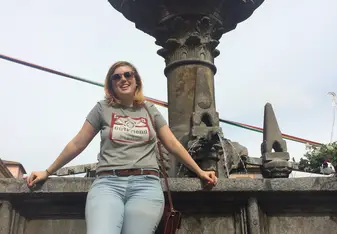 a woman wearing sunglasses and blue jeans