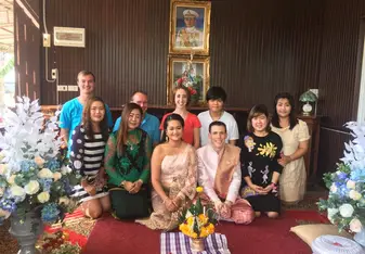 Group of people kneeling for a photo.