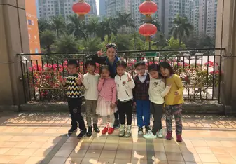 a blonde woman with little boys and girls