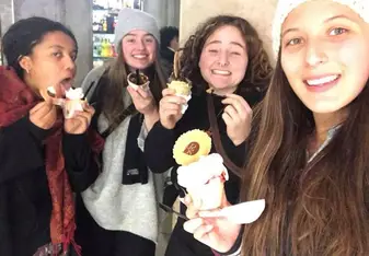 group of young children eating gelato