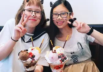 Anni and I posing with our parfaits.